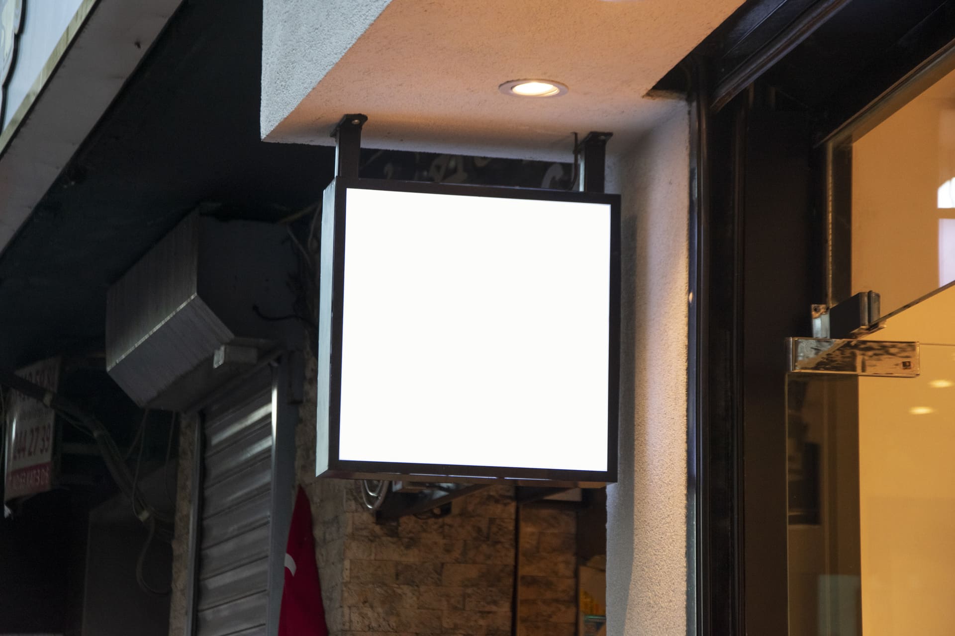 店舗装飾で空間演出 | 東京で看板なら株式会社Nixus